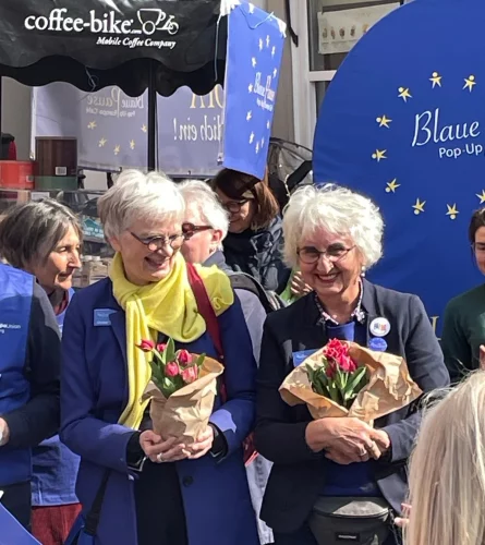 Die beiden Initiatorinnen der Blauen Pause: Christel Schröder (Stadtseniorenrat) und Christel Werb (FARBE).