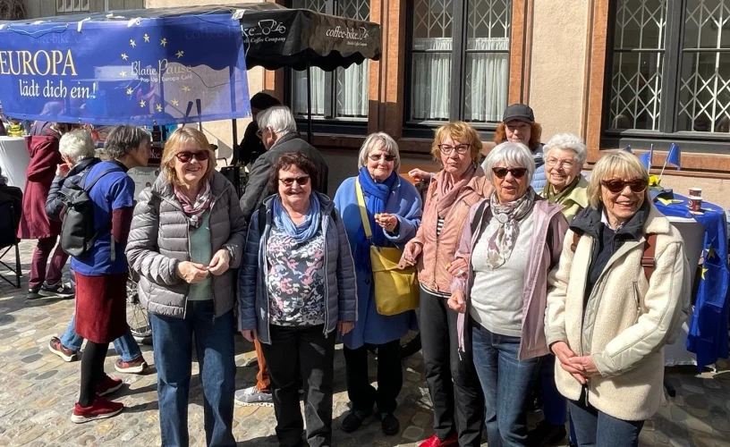 Auch einige Mitglieder der Omas gegen Rechts haben uns besucht.
