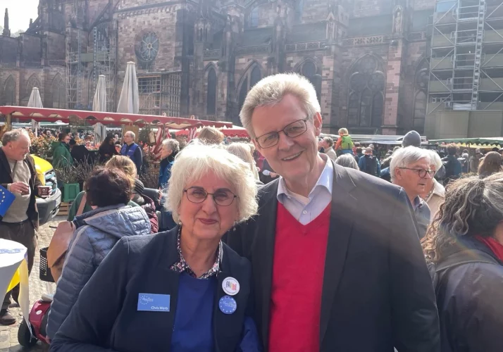 Projektinitiatorin Christel Werb gemeinsam mit dem ersten Bürgermeister Ulrich von Kirchbach.