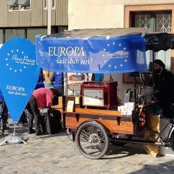 Unsere Stände kurz nach Abschluss der Aufbauarbeiten, von der Conrad-Gröber-Straße aus fotografiert.